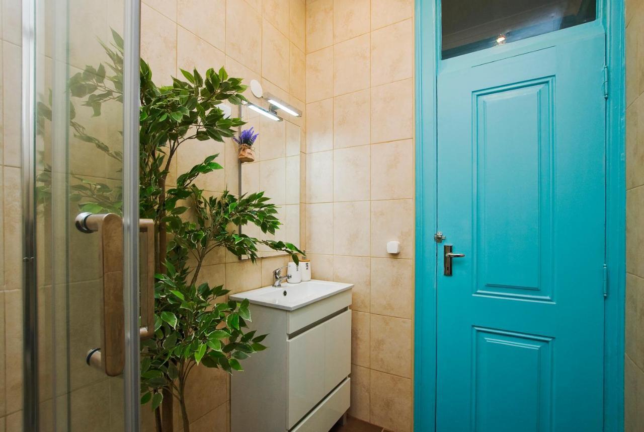 C&O Guest House Alcantara-Lissabon Buitenkant foto
