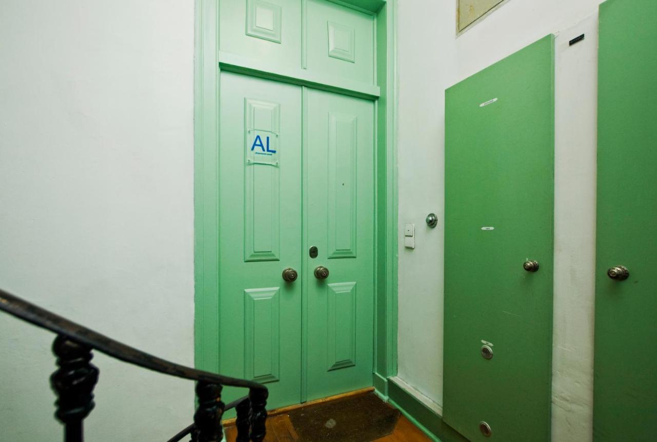C&O Guest House Alcantara-Lissabon Buitenkant foto